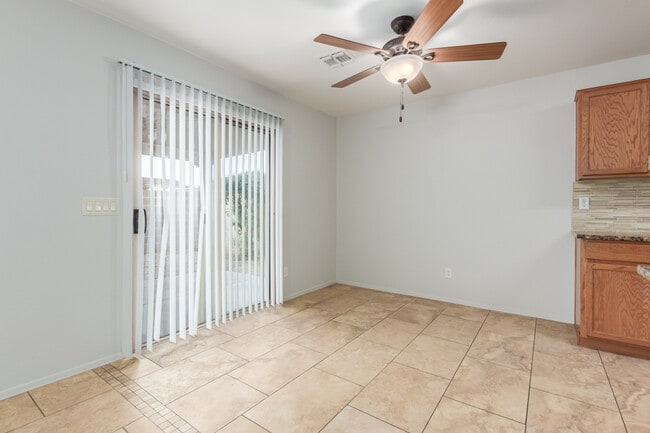 Building Photo - 2574 E Meadow Mist Ln