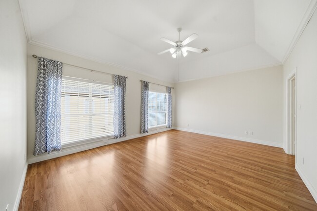 Building Photo - 3243 N Pemberton Cir Dr