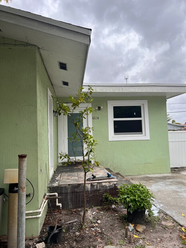 Building Photo - 6124 SW 38th St