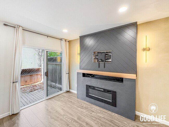 Building Photo - SD: 2BD/2.5BA Condo in Carlsbad with Community Pool, Two Balconies & Assigned Parking