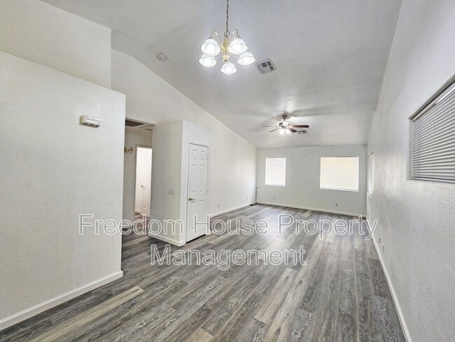 Building Photo - 2321 E Calvada Blvd