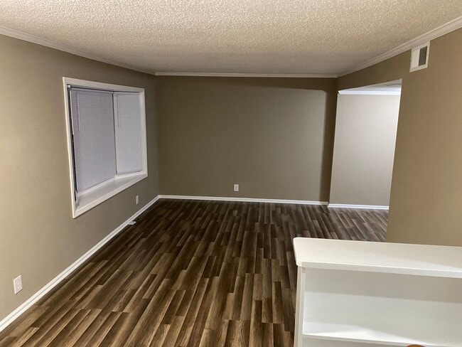 Building Photo - Nice 3BR Condo in Huntington Ridge