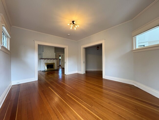 Building Photo - Charming Craftsman Style Home for Rent in ...