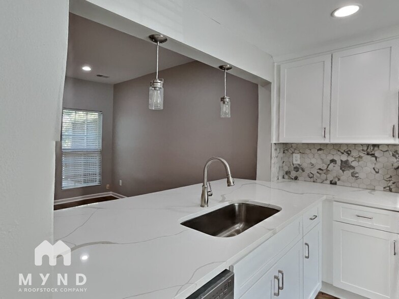 Building Photo - 404 Wedgewood Way