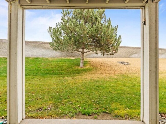 Building Photo - 6005 Chapel Hill Blvd