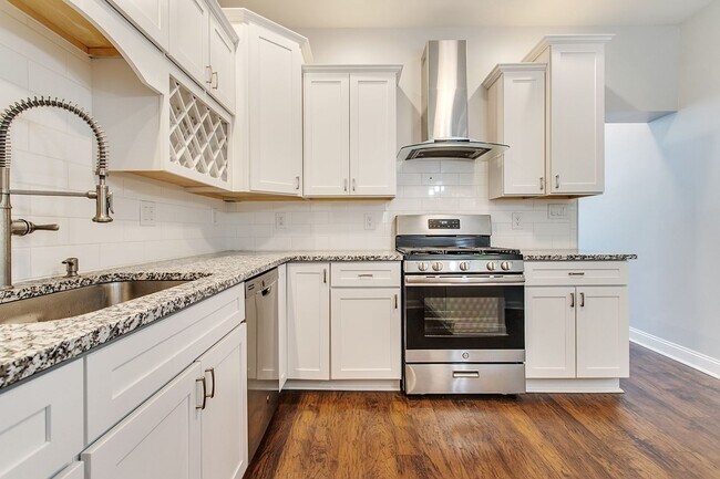 Building Photo - Beautiful 4 Bed 3 Bath Home in Lawrenceville!