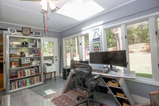 Building Photo - Charming Southern Pines Home on a Spacious...