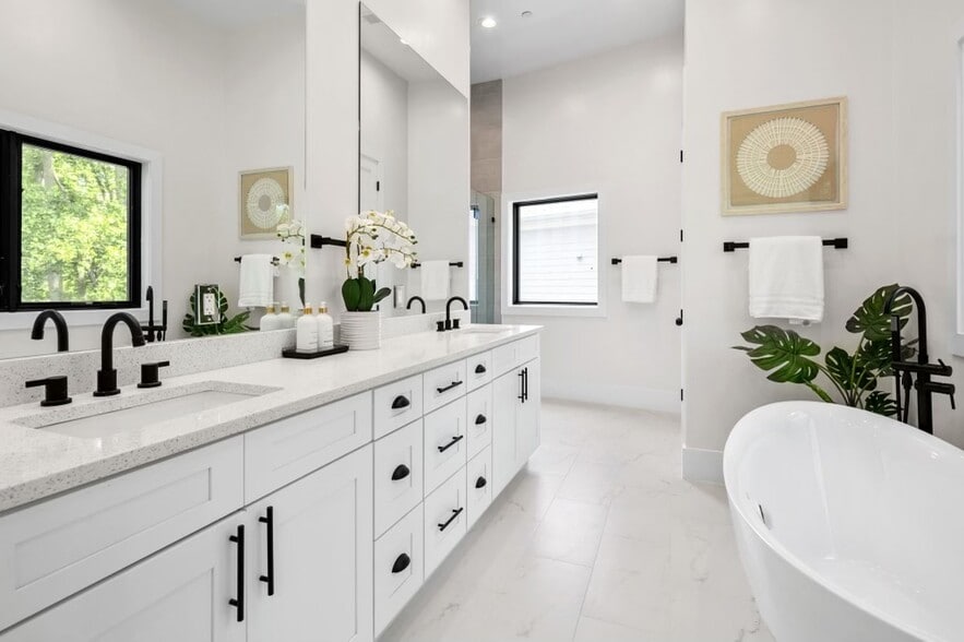 Building Photo - 10620 Parkwood Dr