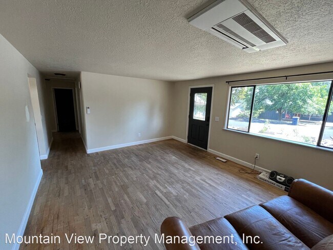 Building Photo - 3 br, 1 bath House - 1302 NE Dempsey Drive