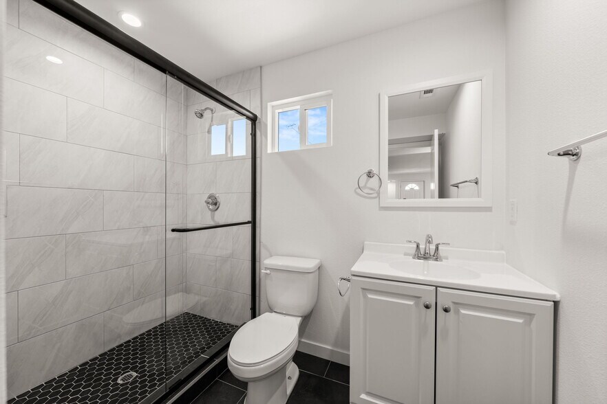 Building Photo - 4700 S Gramercy Pl