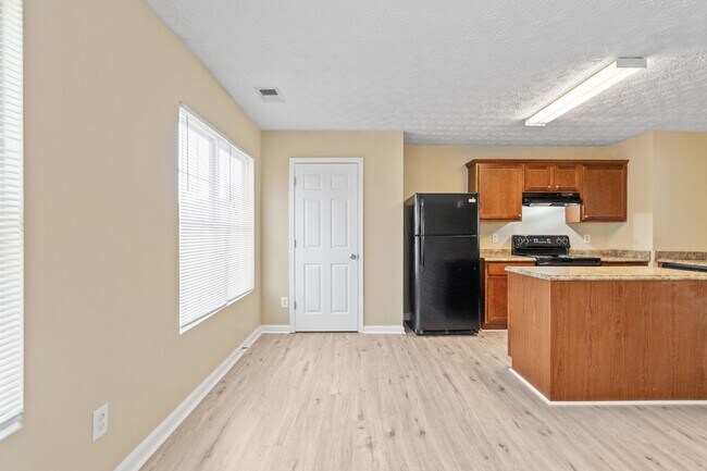 Building Photo - 3 Bedroom Townhome in Stonecrest!