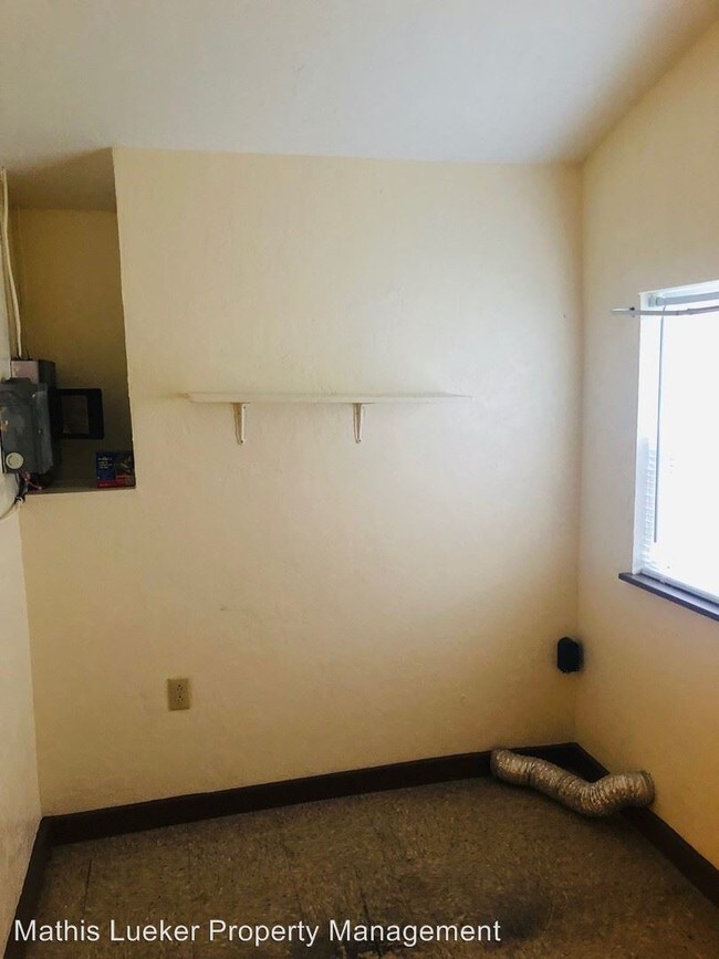 Building Photo - 2 br, 1 bath House - 922 N. Webster #1