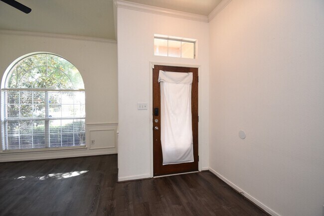 Building Photo - 128 Long Canyon Ln