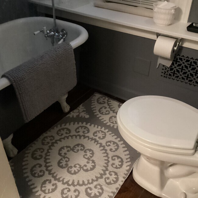 Building Photo - 21 Beacon St