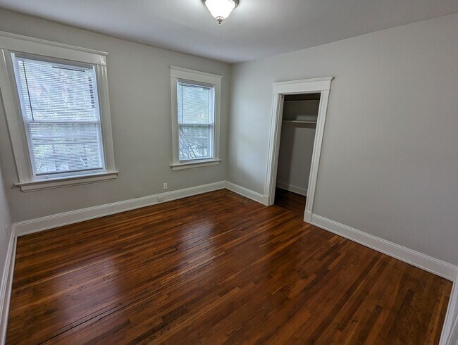Building Photo - 2153 Slane Ave