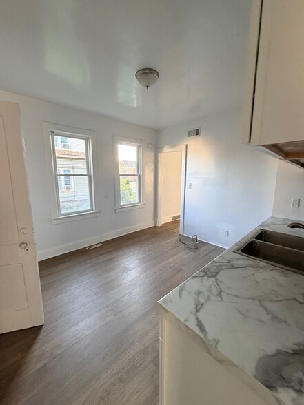 Building Photo - 1352 S 59th St