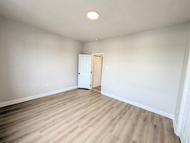 Building Photo - 434 N 52nd St