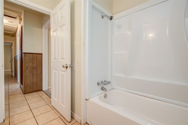 Building Photo - 9526 Balsam Ln
