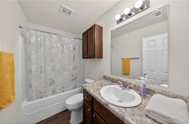 Building Photo - 8110 Dogwood Dr