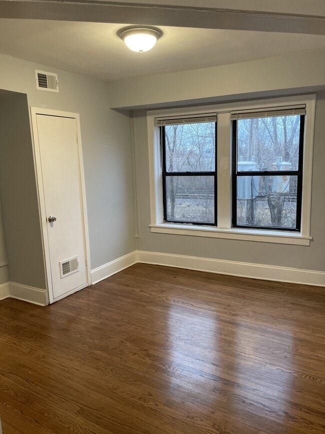 Building Photo - 7329 N Honore St