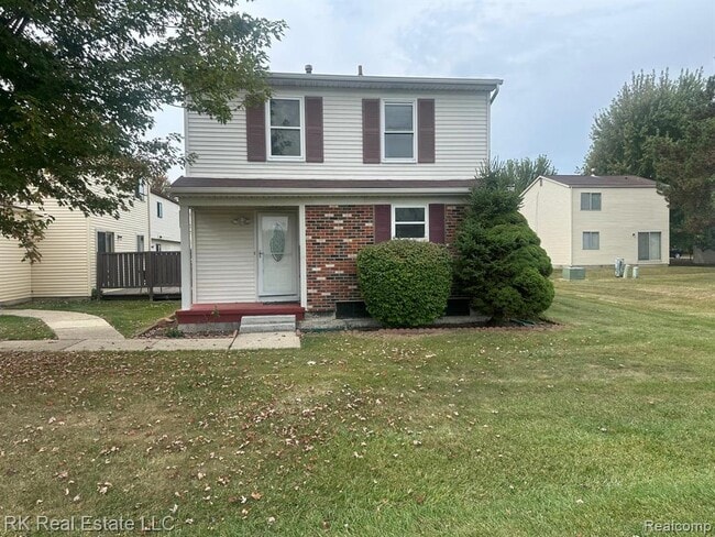 Building Photo - 2824 Roundtree Dr