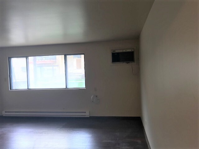 Building Photo - 5121 N East River Rd