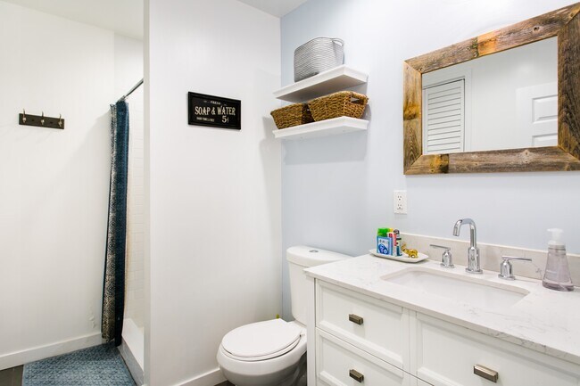 bathroom - 5534 Alcove Ave