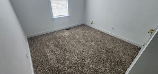 Building Photo - 411 Landing Pl Dr