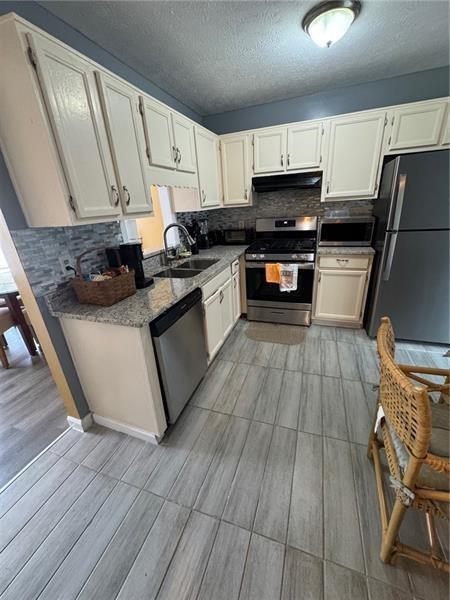 Building Photo - 2578 Shadowbrook Dr