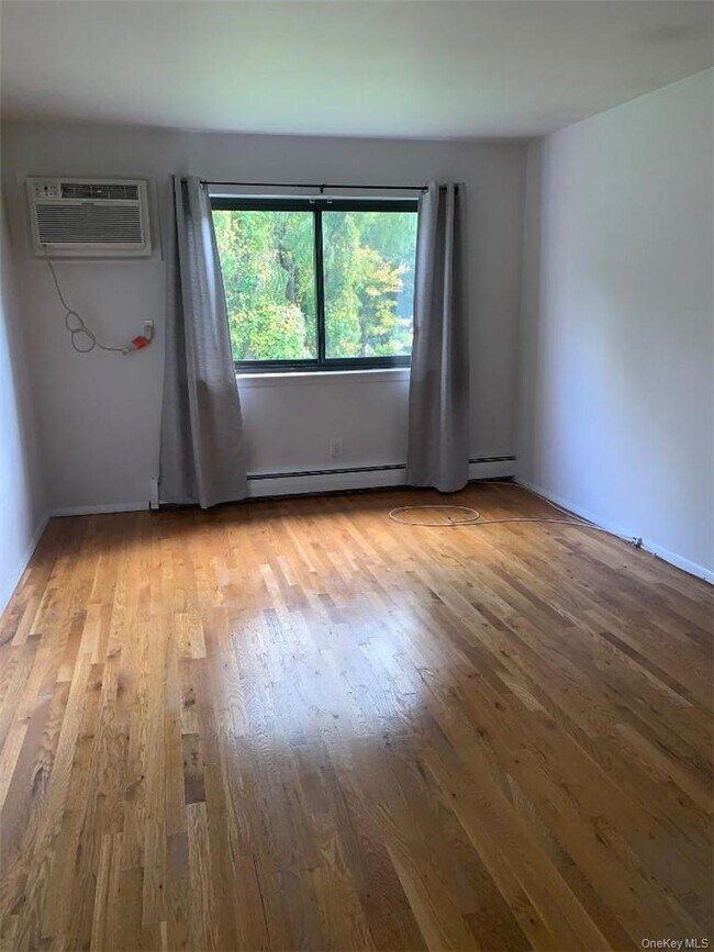 Building Photo - 12 Charles Ln