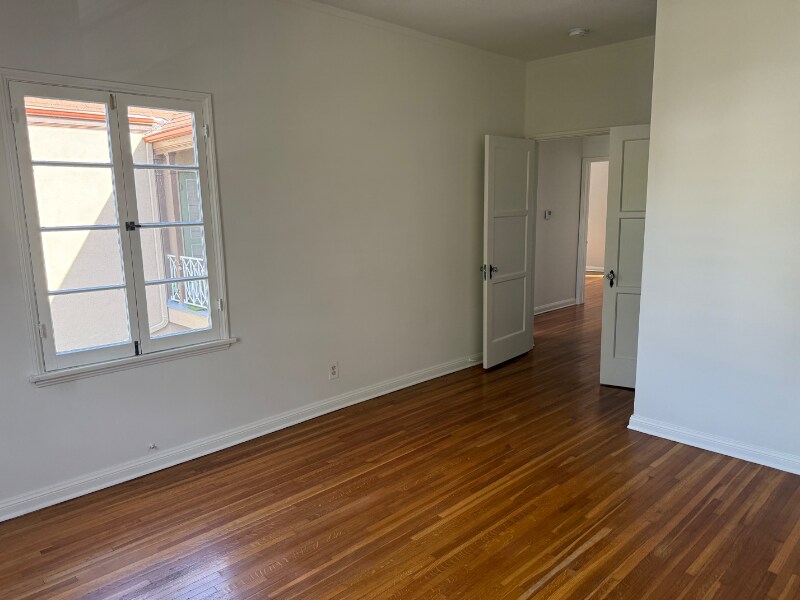 Building Photo - 1062 Masselin Ave