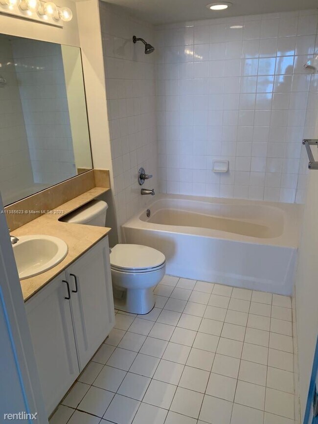 Building Photo - 2 br, 2 bath Condo - 1155 Brickell Bay Dr