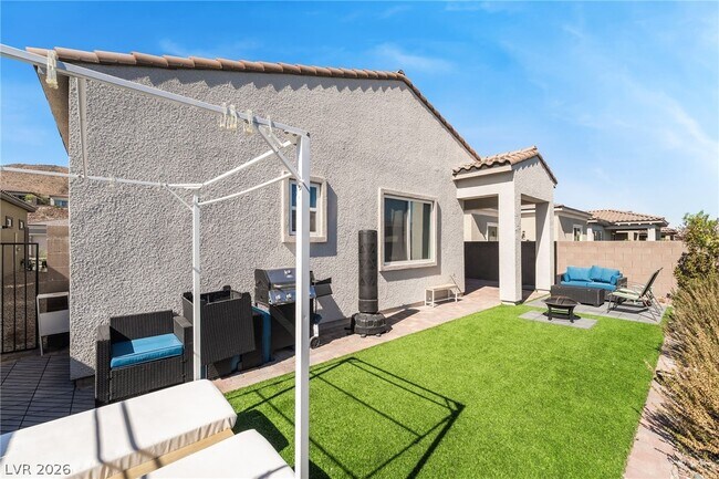 Building Photo - 110 Ibiza Lk Dr