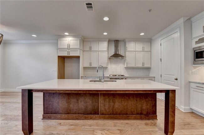 Building Photo - 341 Bailey Walk