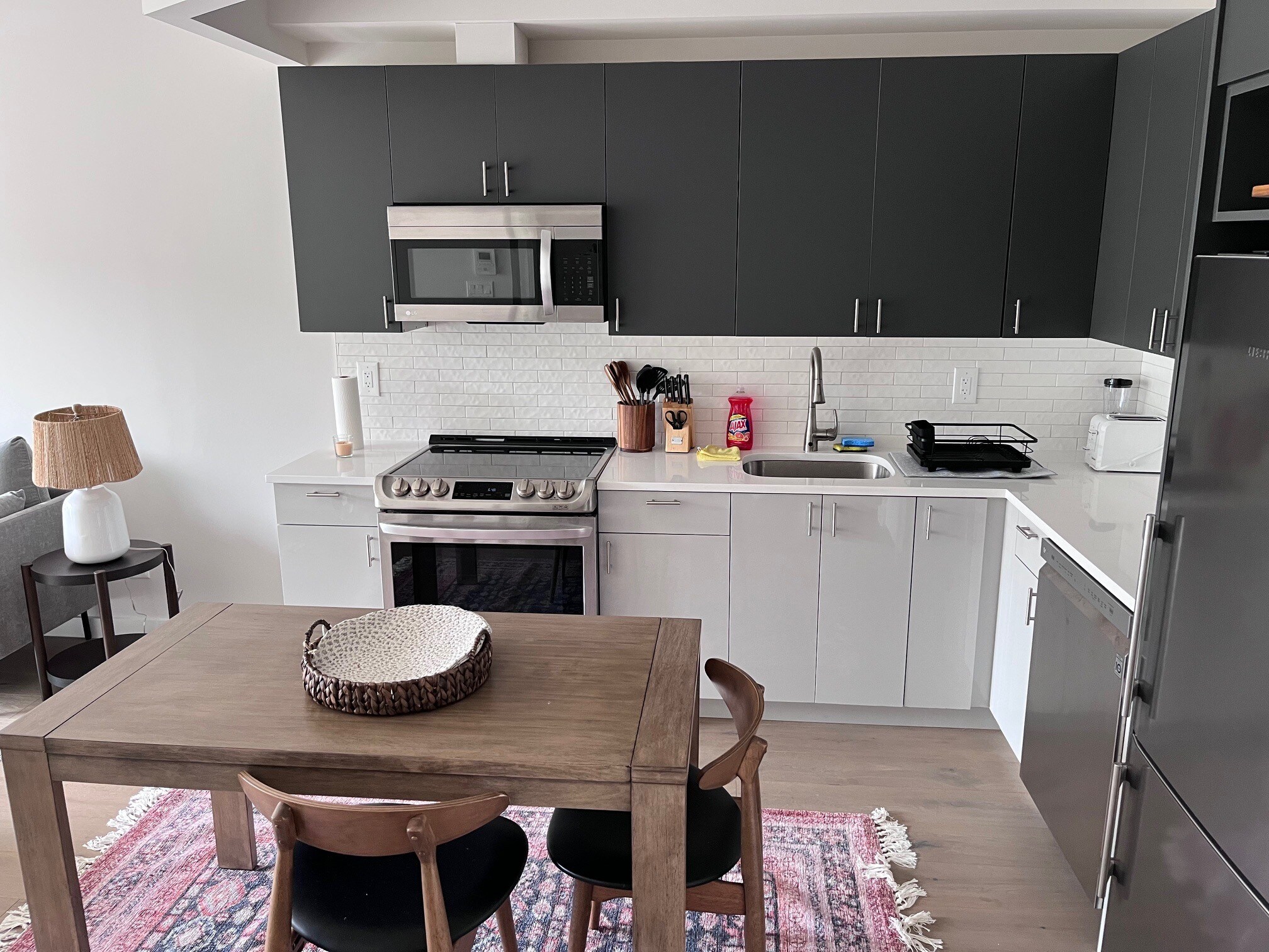 Building Photo - 1390 Putnam Ave