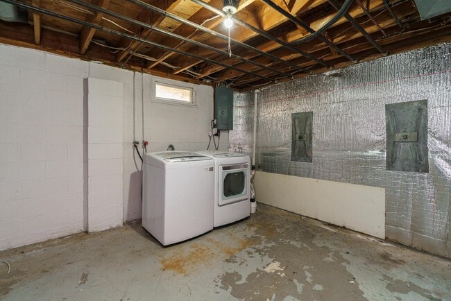 Building Photo - 1217 Weybridge Rd