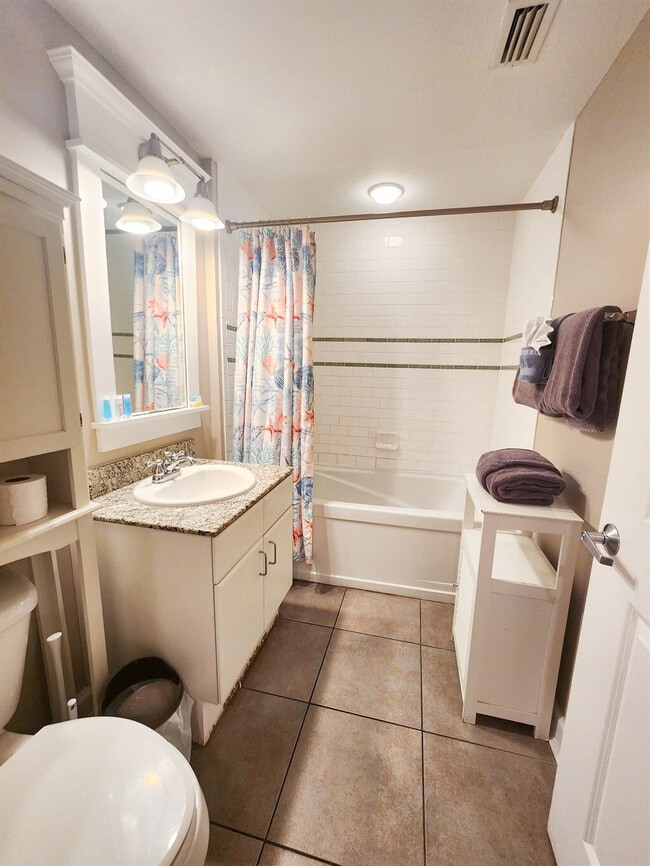 Building Photo - 11832 Front Beach Rd