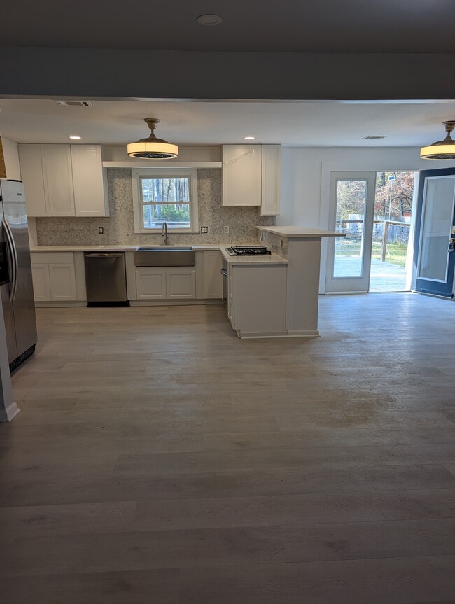 Building Photo - Room in Duplex on Union Rd SW