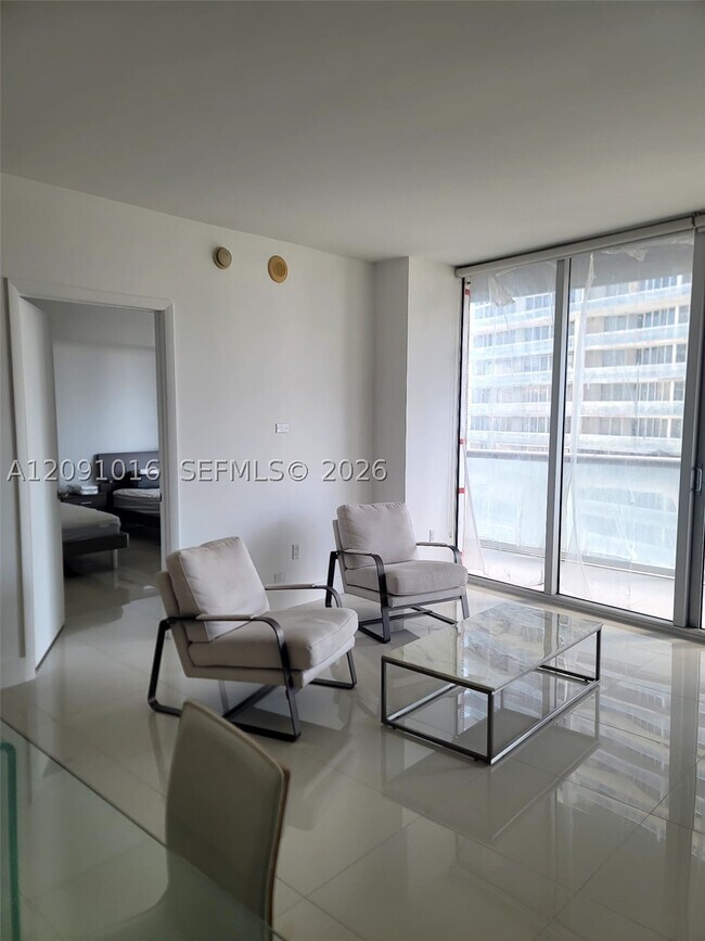 Building Photo - 475 Brickell Ave