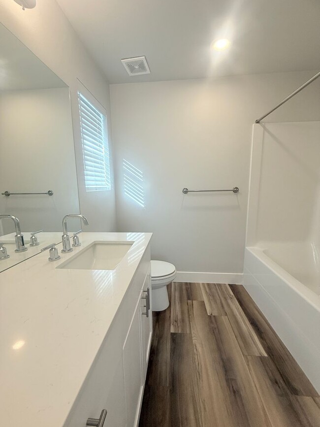 Building Photo - Beautiful 3-Bedroom + Bonus Loft Home in B...