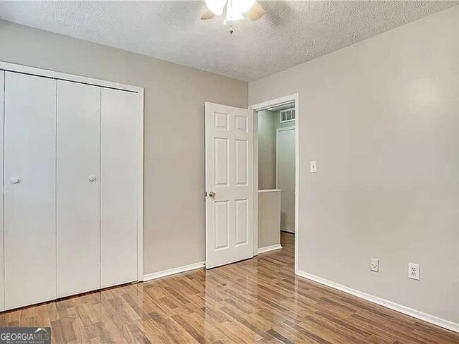 Building Photo - 28 Country Pl Ct