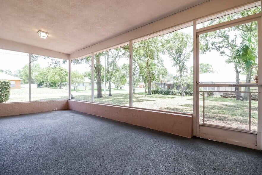 Building Photo - 1266 Bentley Ave