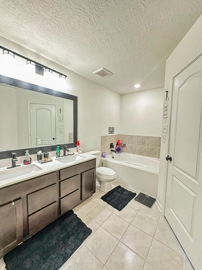 Building Photo - 6131 Morning Fern Ln