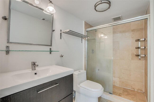 Building Photo - 9500 W Bay Harbor Dr