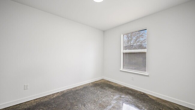 Building Photo - 34 E Geeter Rd