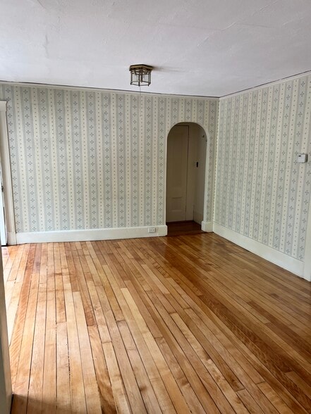 Building Photo - 103 Pleasant St