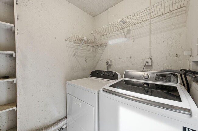 Building Photo - 454 Westree Ln