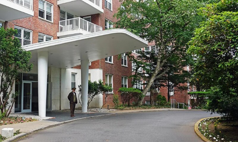 Building Photo - 600 W 246th St