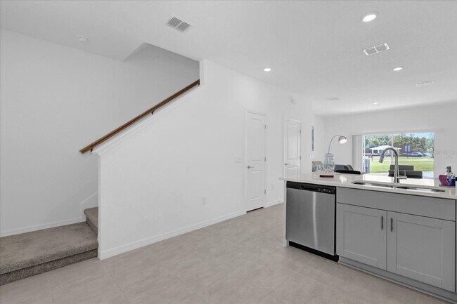 Building Photo - 3221 Skyline Lp