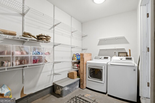 Building Photo - 405 King Arthur Ct